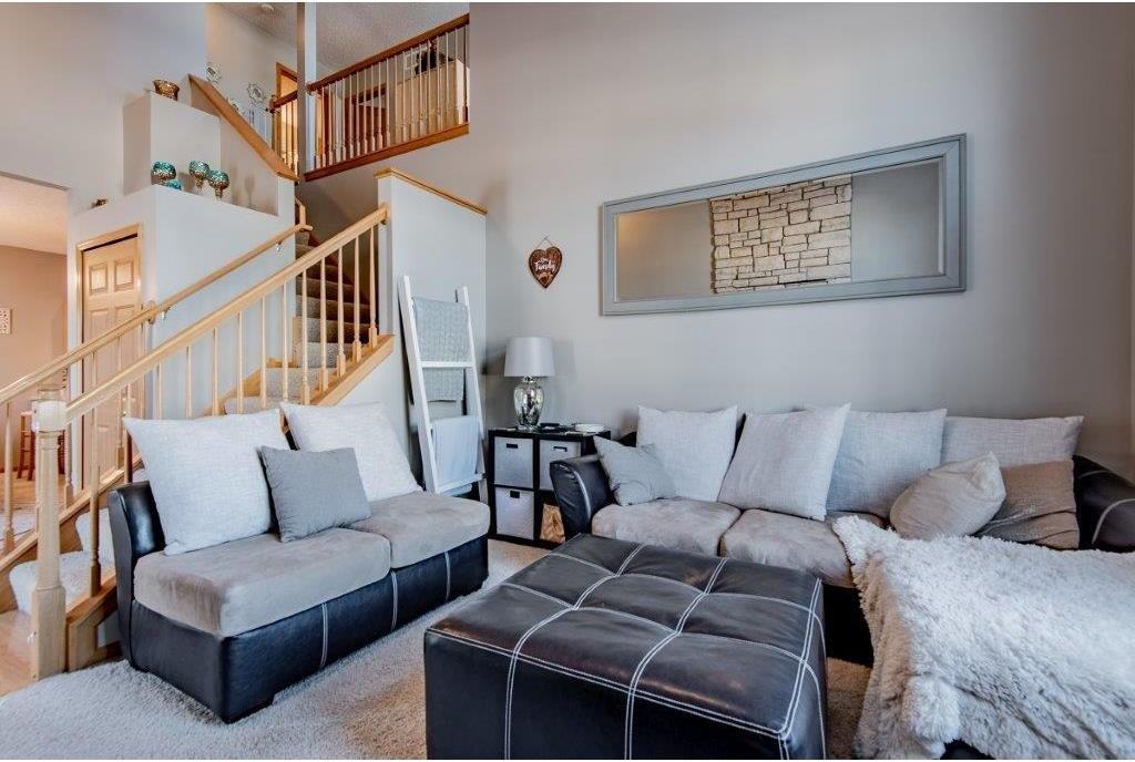 7634 Lachman Ave Ne - Photo 3 of 17