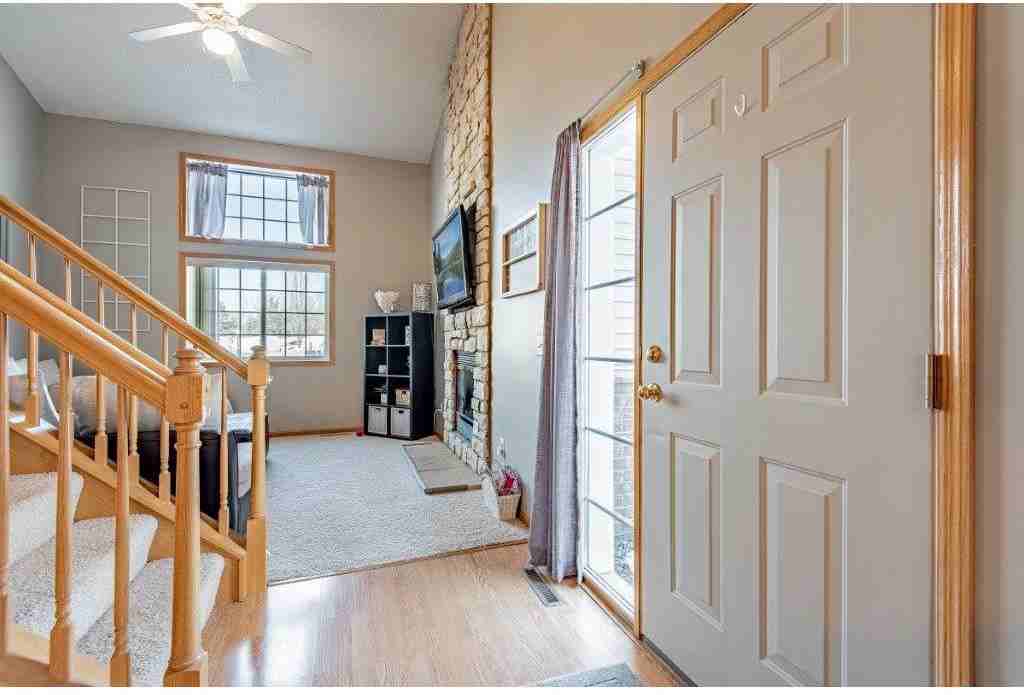 7634 Lachman Ave Ne - Photo 5 of 17