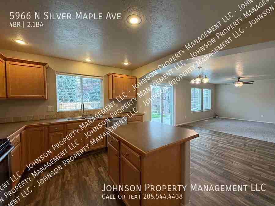 5966 N Silver Maple Ave - Photo 4 of 22