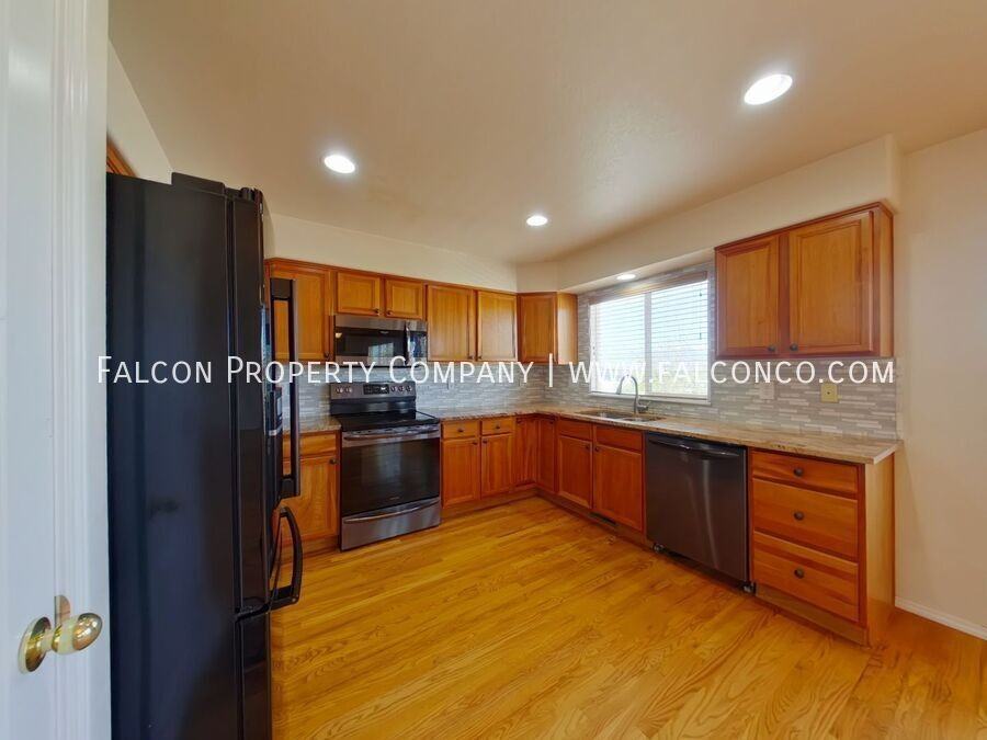 4055 Morning Glory Rd - Photo 5 of 28