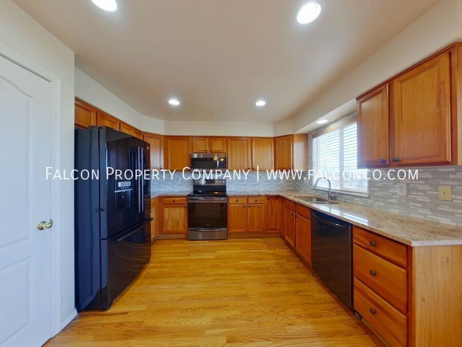 4055 Morning Glory Rd - Photo 6 of 28