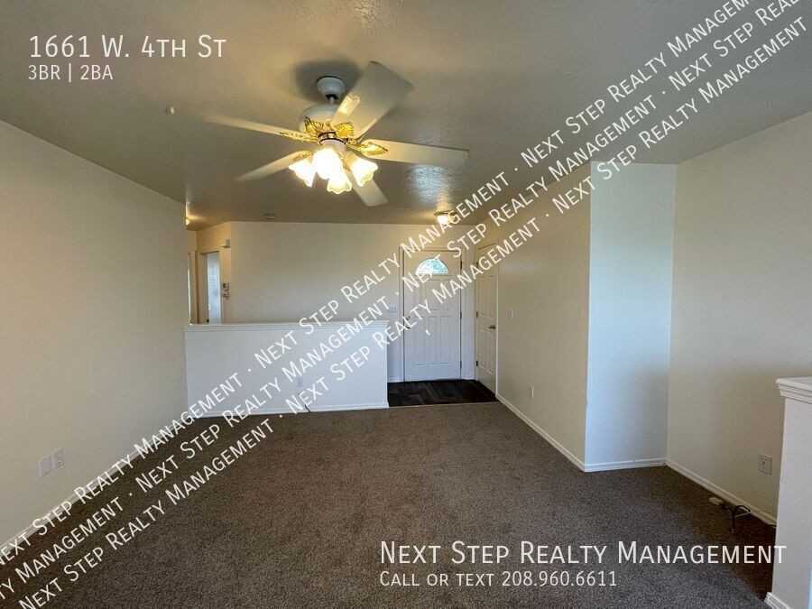 1661 W 4th St - Photo 3 of 18