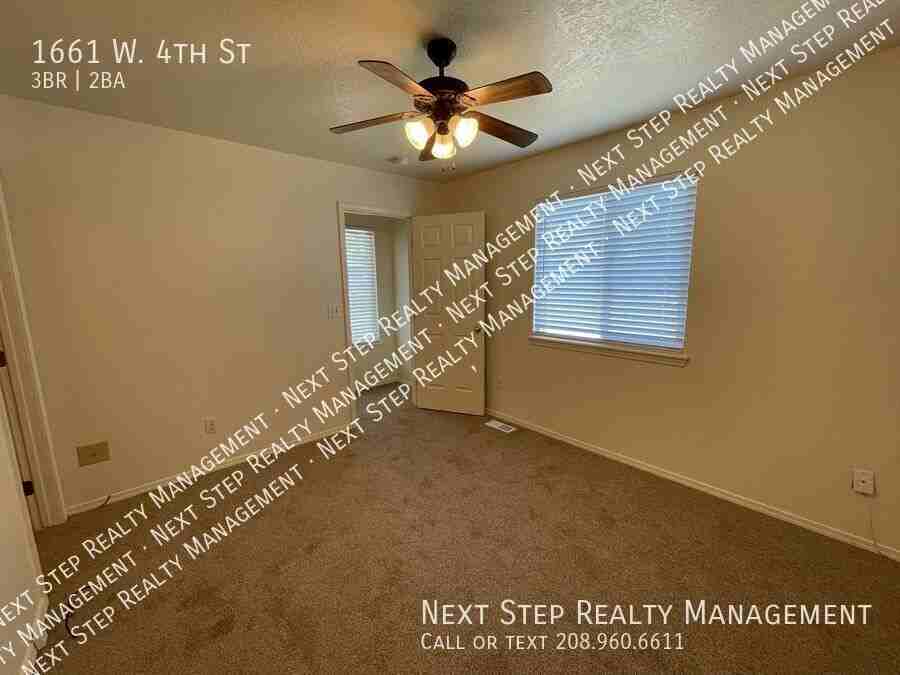 1661 W 4th St - Photo 7 of 18