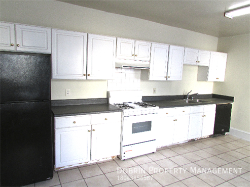 704 W Clay St - Photo 6 of 15