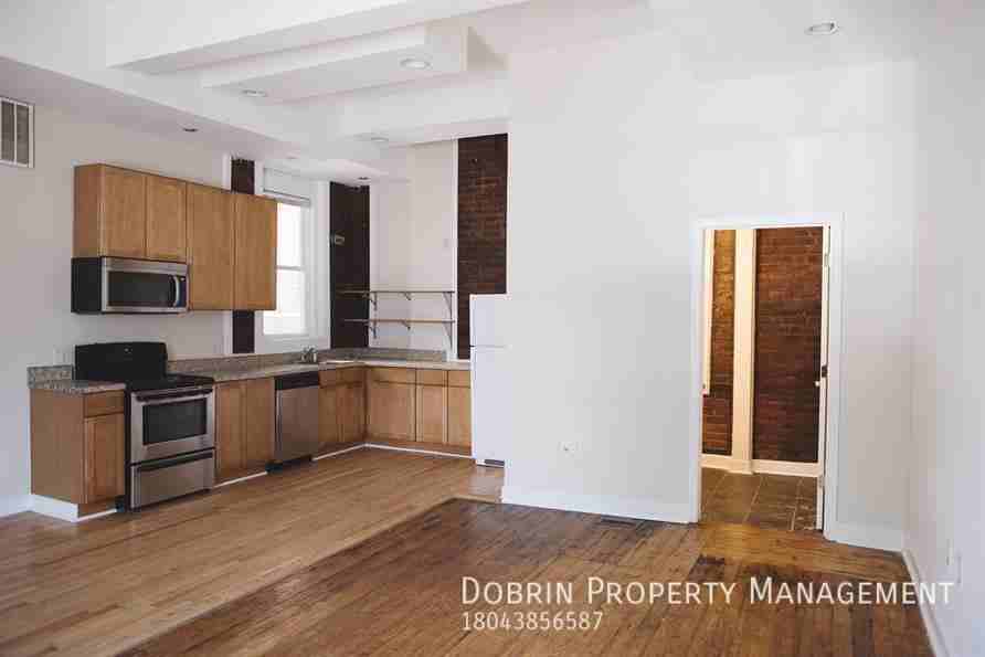 301 S Pine St #B - Photo 2 of 12