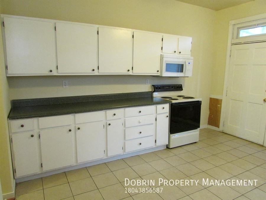 2022 Parkwood Ave - Photo 3 of 14