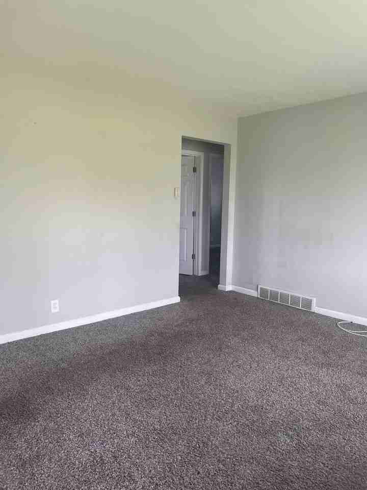 960 Raford Ct #NA - Photo 2 of 5