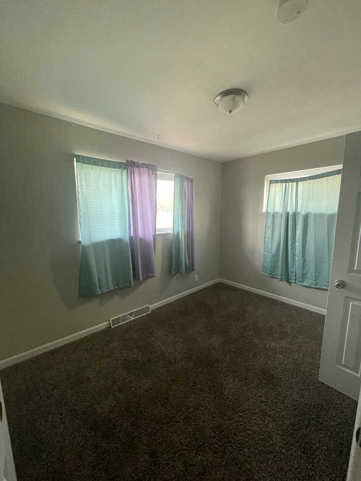 960 Raford Ct #NA - Photo 4 of 5