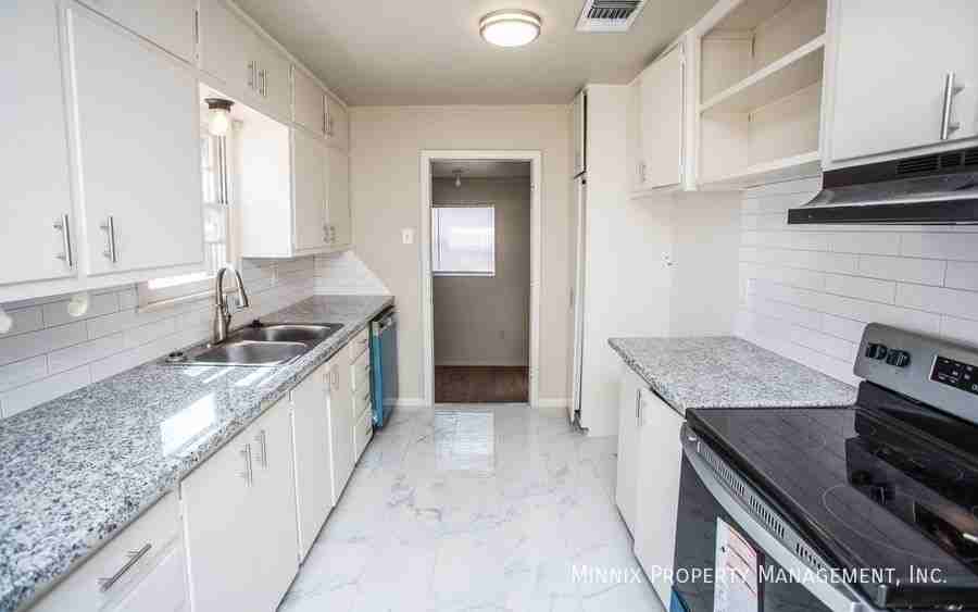 4309 32nd St - Photo 6 of 26