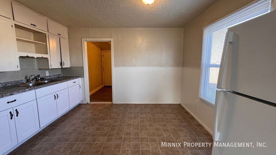 512 39th St - Photo 4 of 18