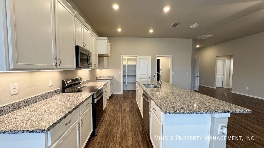 2006 Kenwood Ave - Photo 6 of 43