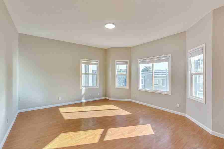 1000 18th St #16 - Photo 2 of 12