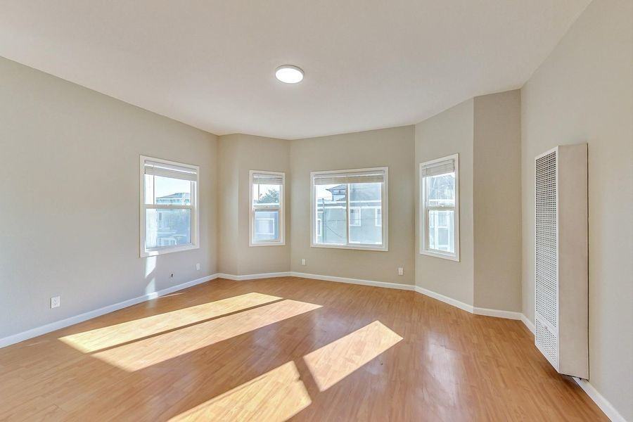 1000 18th St #16 - Photo 3 of 12