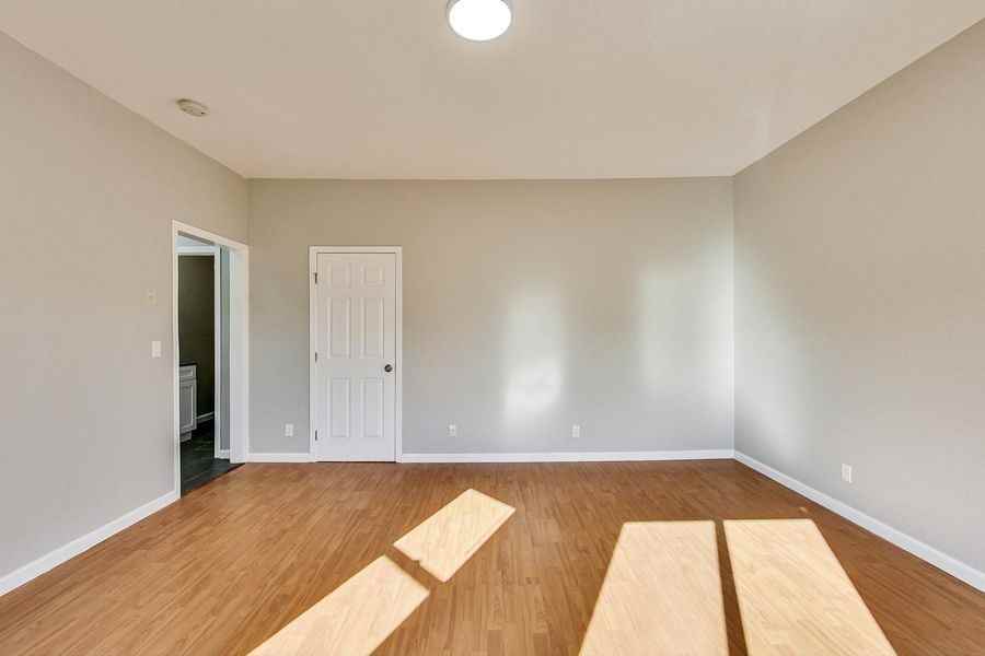 1000 18th St #16 - Photo 4 of 12