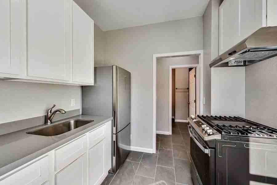 1000 18th St #16 - Photo 6 of 12