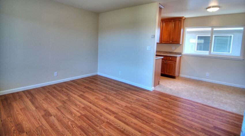 1758 S Grant St #04 - Photo 4 of 12