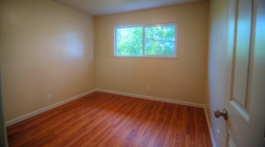 1758 S Grant St #04 - Photo 7 of 12