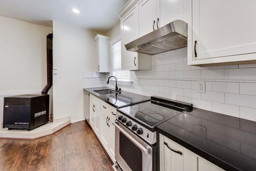 628 Waverley St #B - Photo 2 of 18