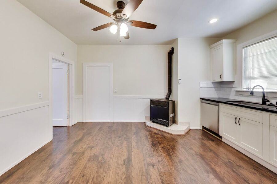 628 Waverley St #B - Photo 3 of 18