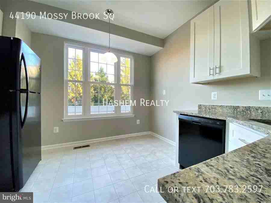 44190 Mossy Brook Sq - Photo 5 of 23