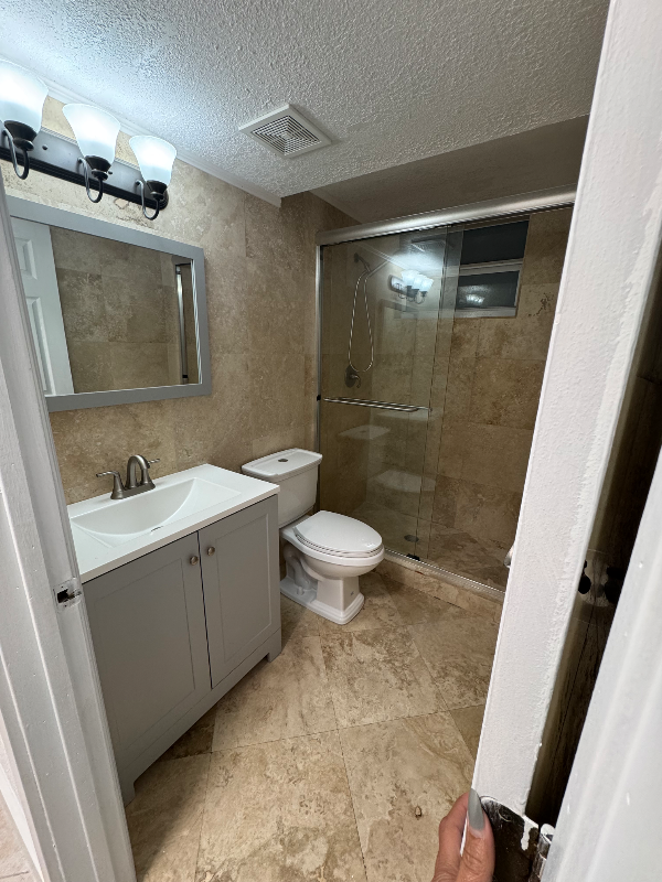 1521 E 7th Ct - Photo 5 of 8