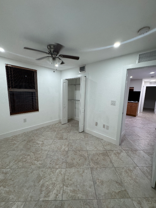 1521 E 7th Ct - Photo 6 of 8