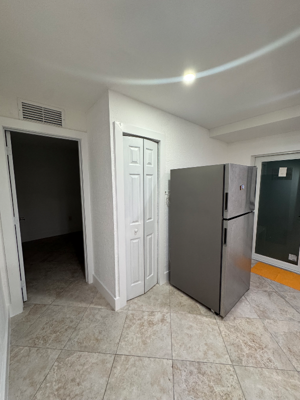 1521 E 7th Ct - Photo 7 of 8