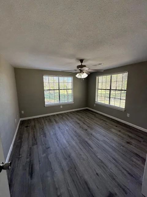 1050 Turner Dr - Photo 3 of 16