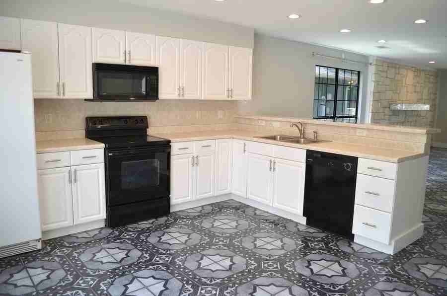 6400 Santos St - Photo 3 of 24