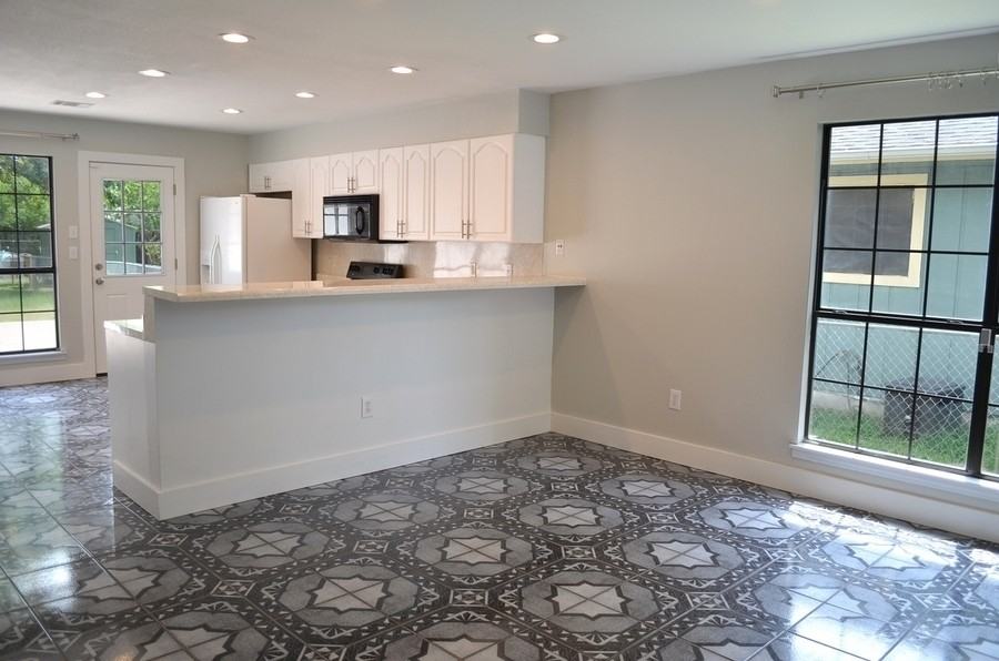 6400 Santos St - Photo 4 of 24