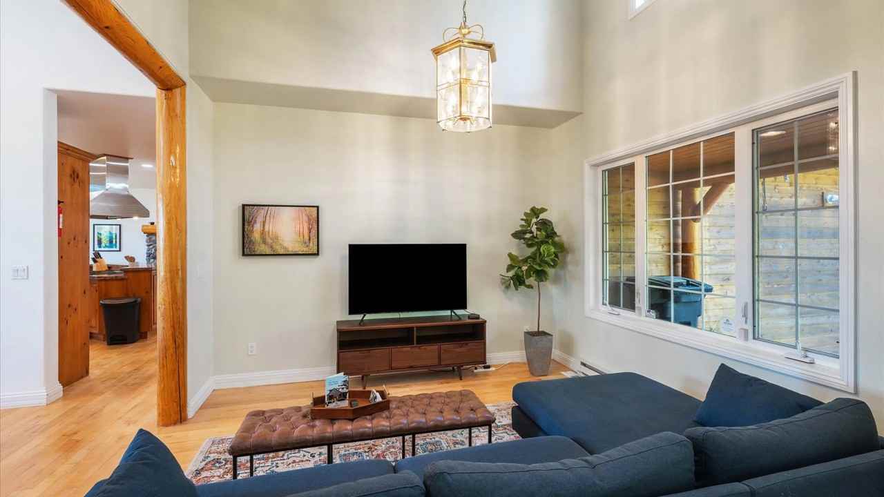 825 Cantrell Ct - Photo 5 of 20