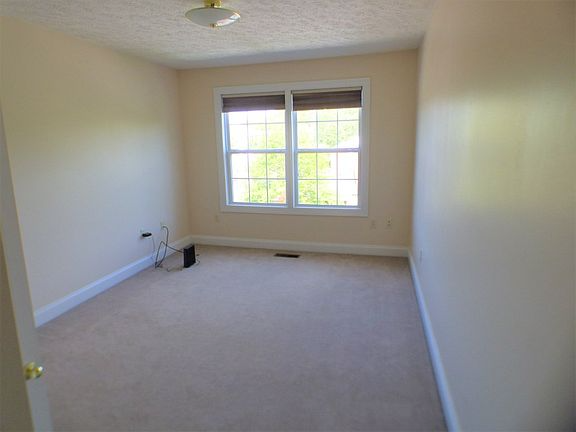 1 Oaktree Blvd - Photo 2 of 6