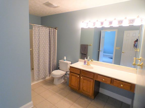 1 Oaktree Blvd - Photo 5 of 6