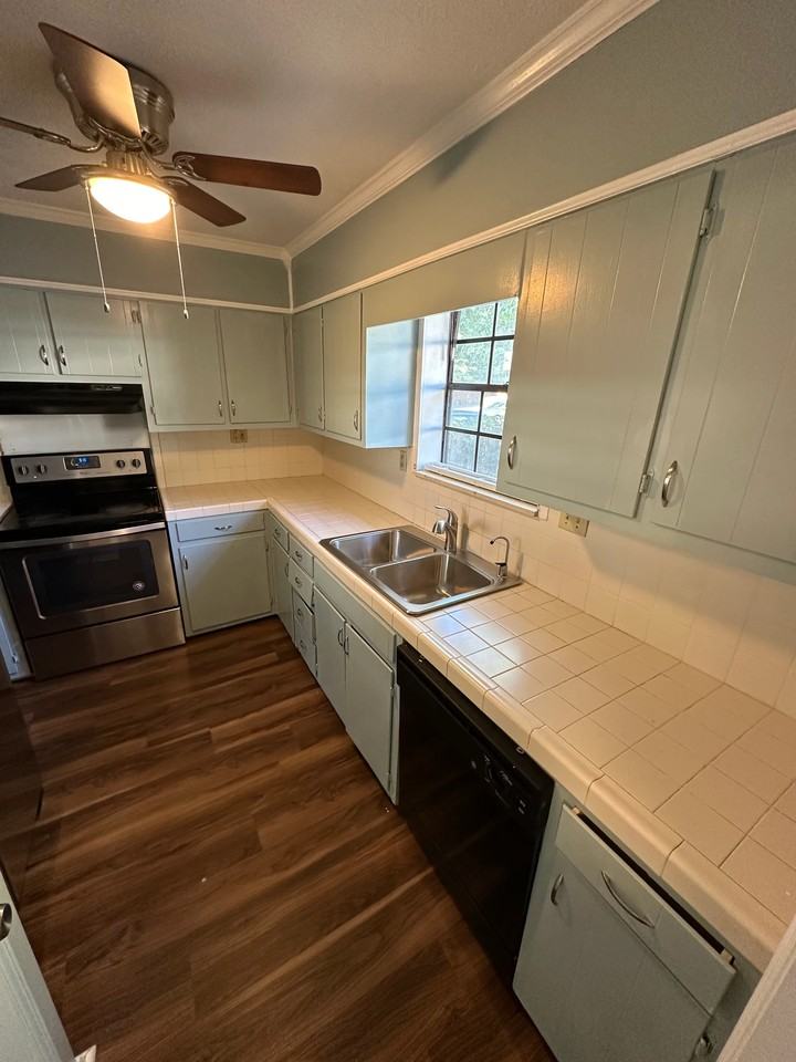 6427 Woodstone Ter - Photo 7 of 23