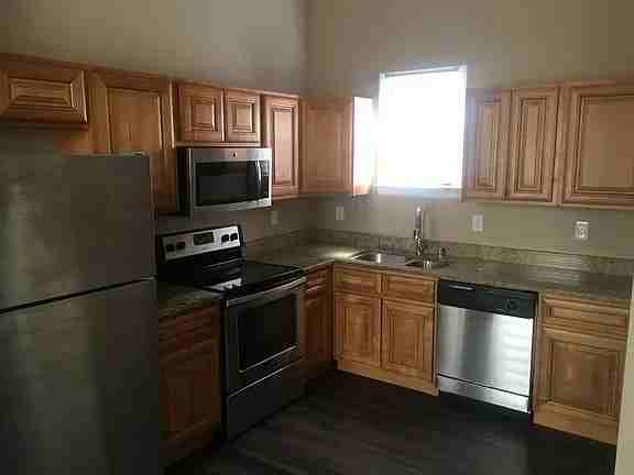 831 E Burnett Ave - Photo 2 of 9