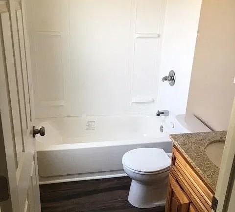 831 E Burnett Ave - Photo 5 of 9