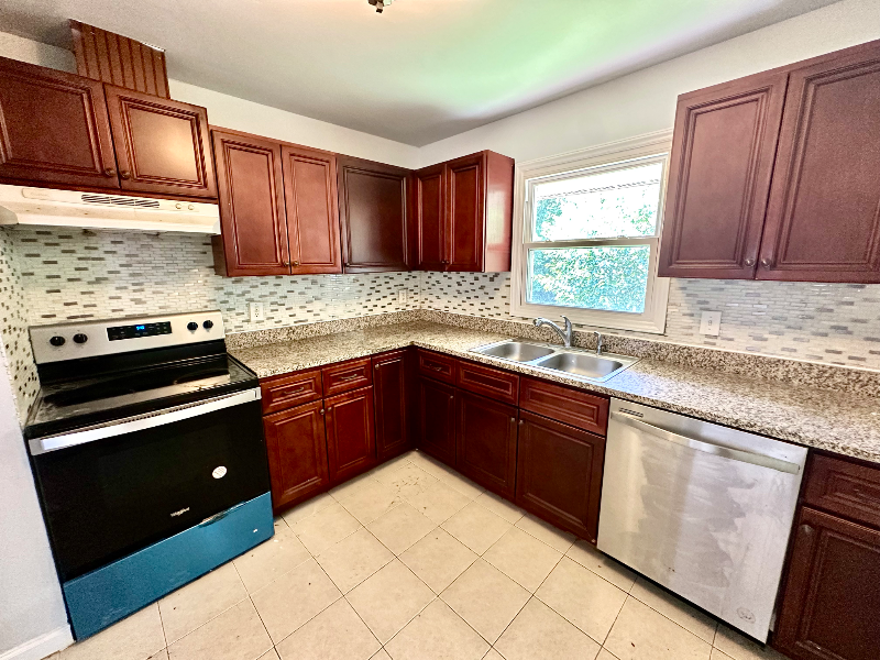 620 Grantland Dr - Photo 2 of 16