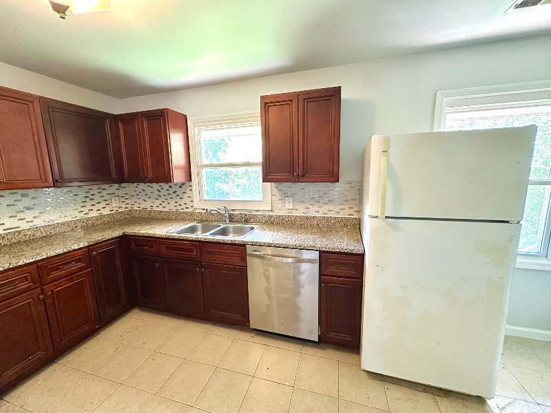 620 Grantland Dr - Photo 3 of 16