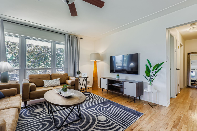 909 Ogden Cir - Photo 3 of 20