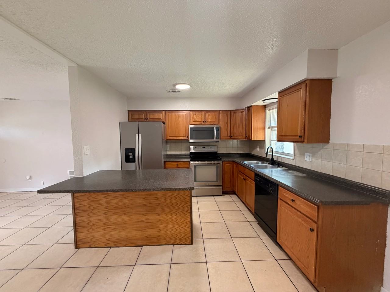 14640 State St - Photo 5 of 15