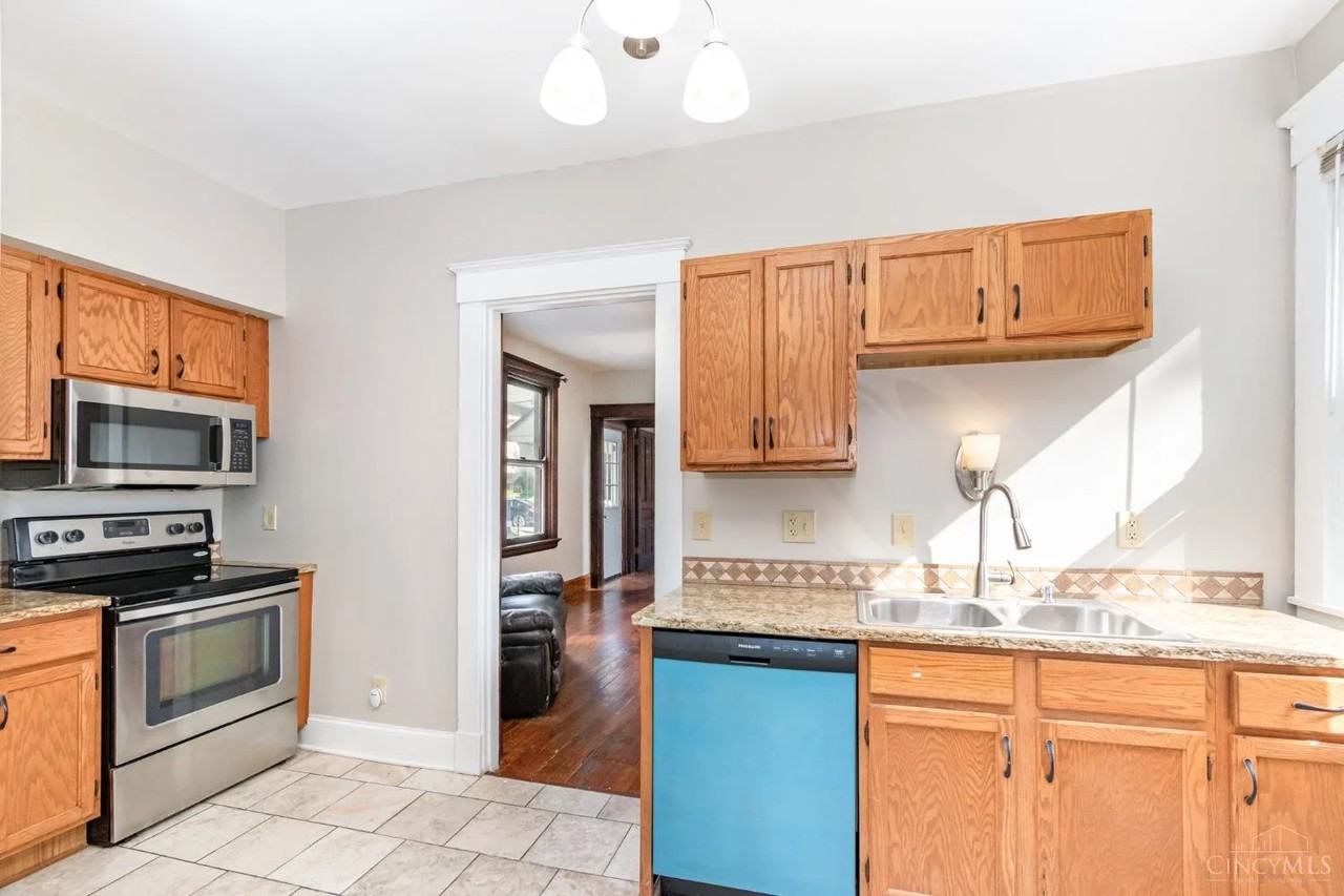 3013 Marshall Ave - Photo 4 of 14