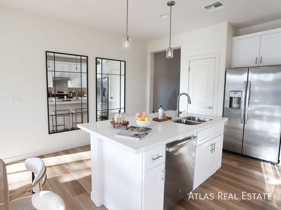 6532 N 15th Dr - Photo 4 of 19