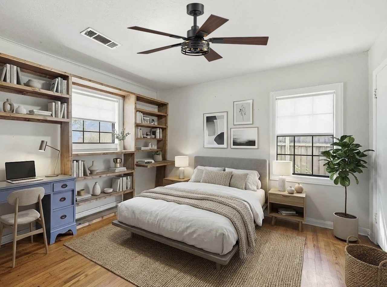 2110 7th St - Photo 4 of 8