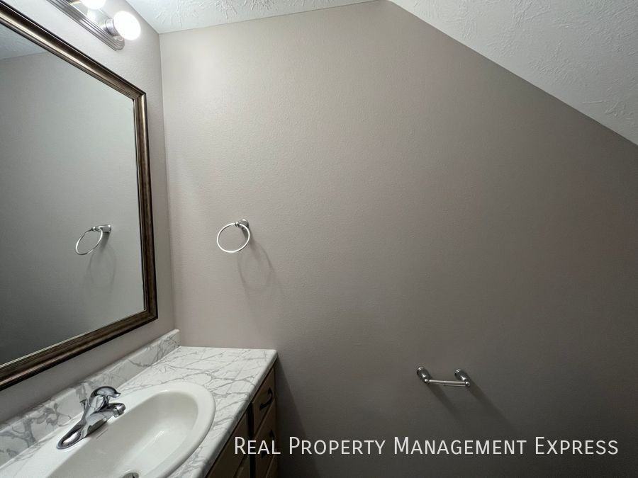 2114 S Ronsiek Ave - Photo 6 of 17