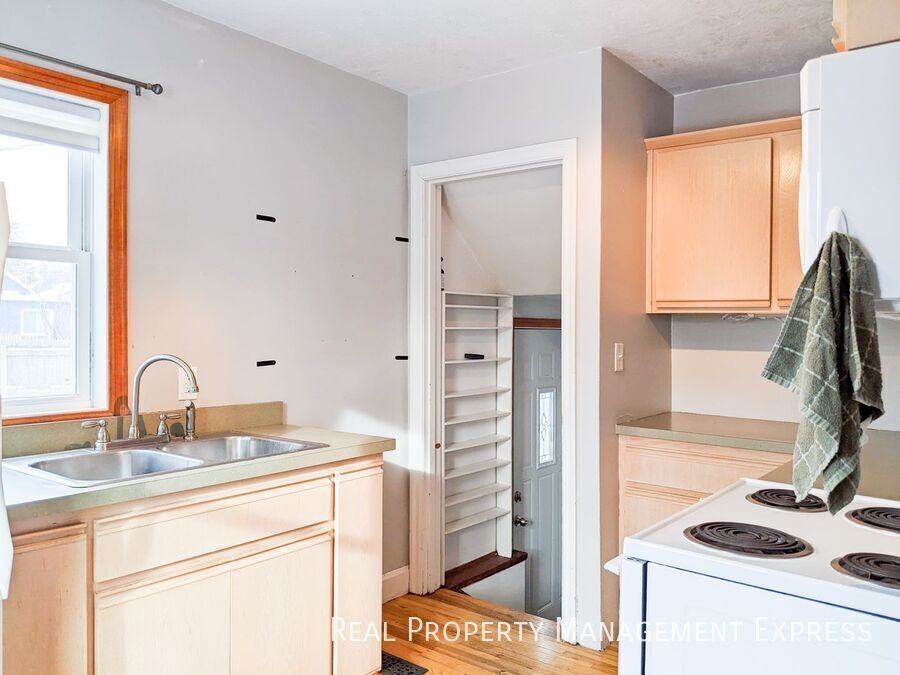 2007 S Spring Ave - Photo 2 of 16