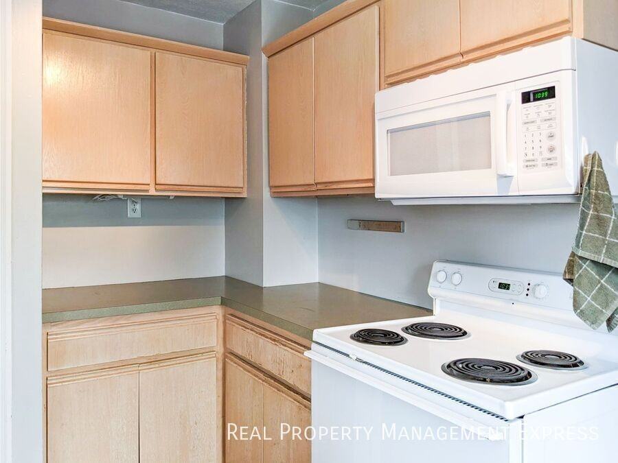 2007 S Spring Ave - Photo 3 of 16