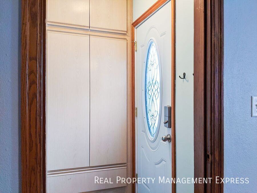 2007 S Spring Ave - Photo 7 of 16