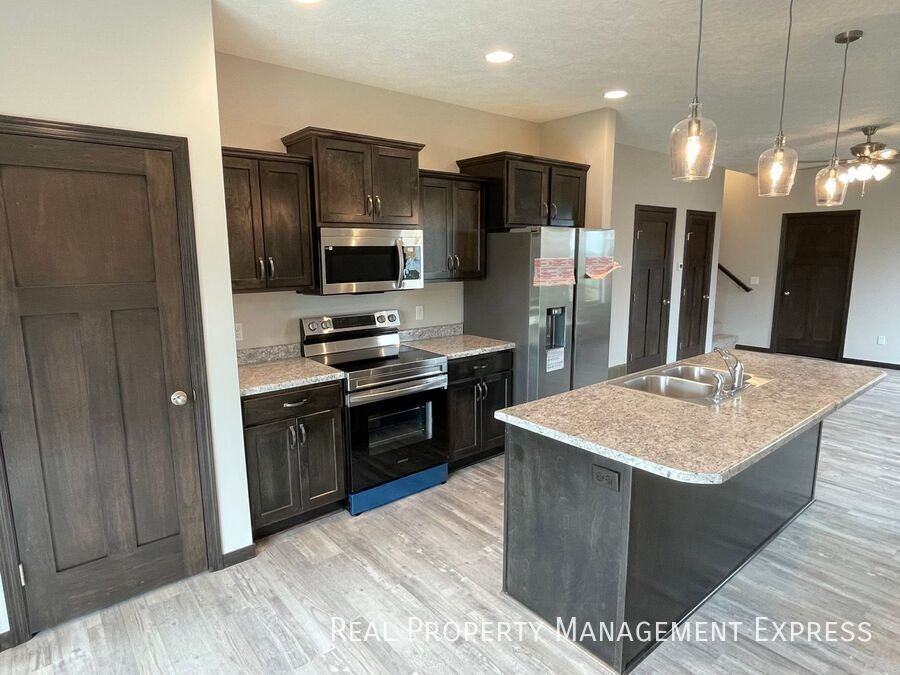 2356 S Ronsiek Ave - Photo 2 of 18