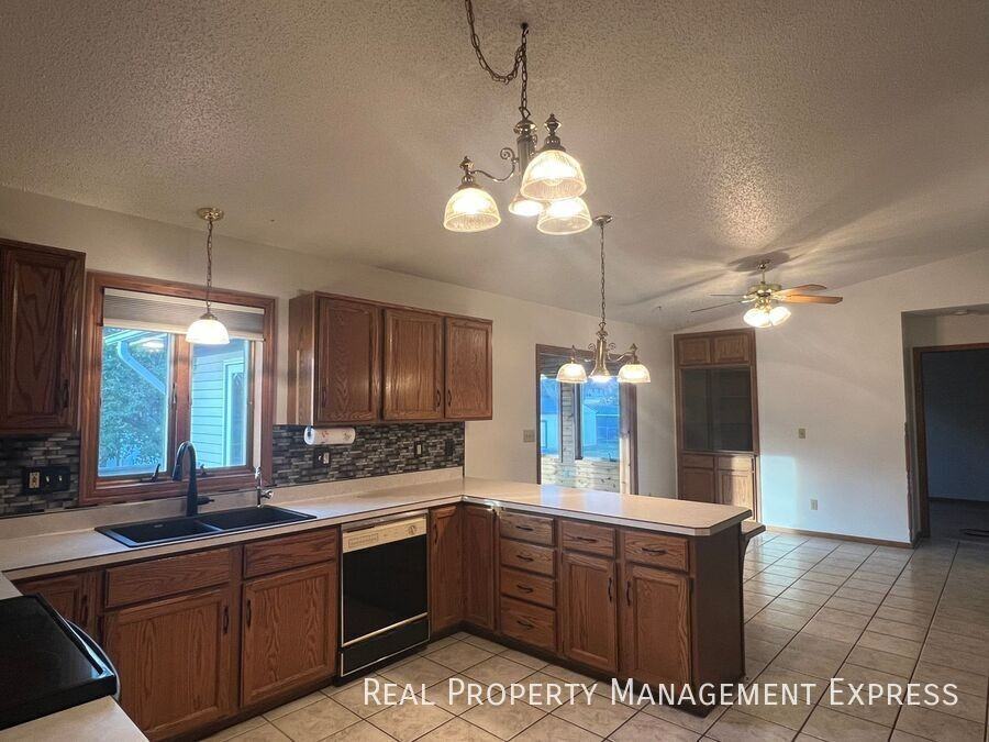 4409 E 20th St - Photo 2 of 28