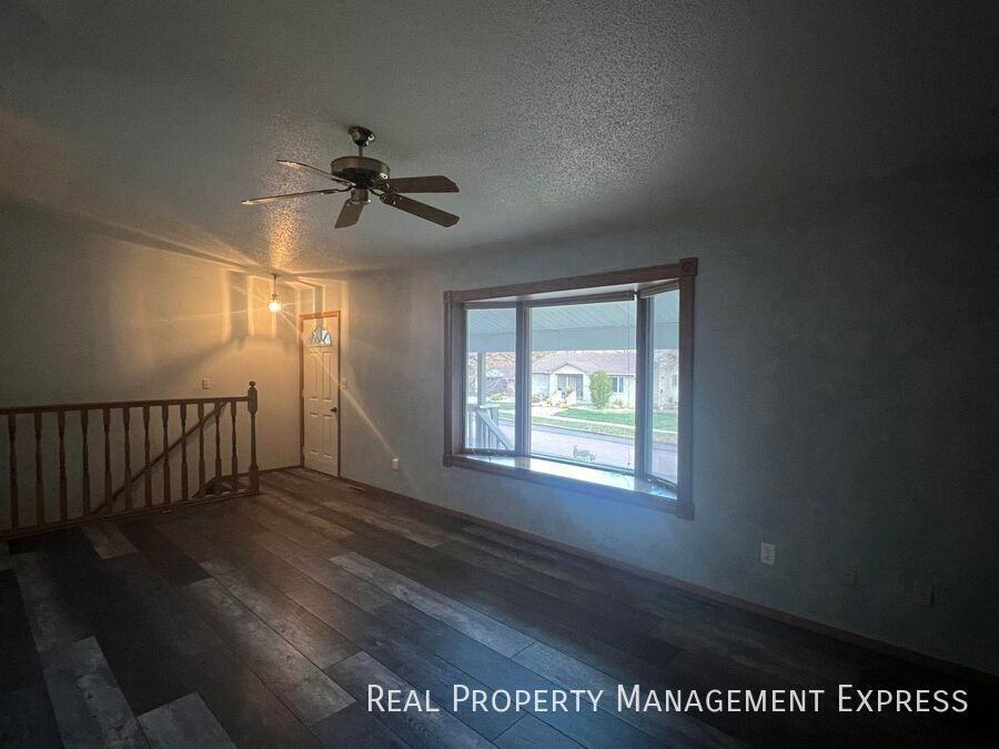 4409 E 20th St - Photo 7 of 28